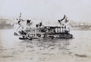 Decorated boat en fête