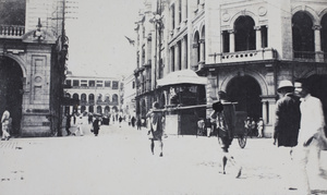 Junction of Pedder Street and Des Voeux Road, Hong Kong