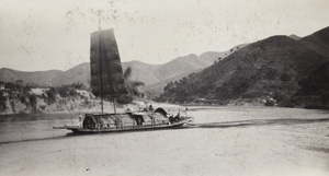 A boat on a river (probably the Bei River 北江)