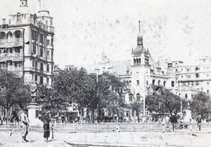 Statues of Sir Robert Hart and Sir Harry Parkes, The Bund, Shanghai (上海)