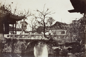 Bridge and dragon wall, Yuyuan Garden (Tea Gardens), Shanghai