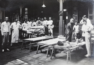 Stretchers and Red Cross staff, Xinhai Revolution