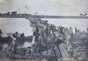 Bridge of boats constructed by Qing army, across the River Han