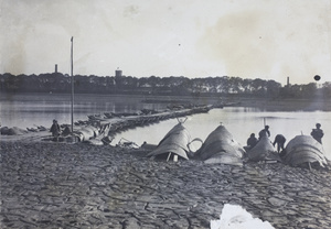 Bridge of boats constructed by Qing army, across the River Han